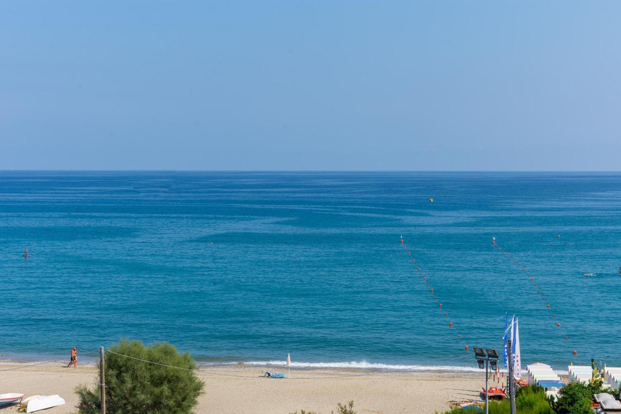 B&B Hotel Savona Exterior photo