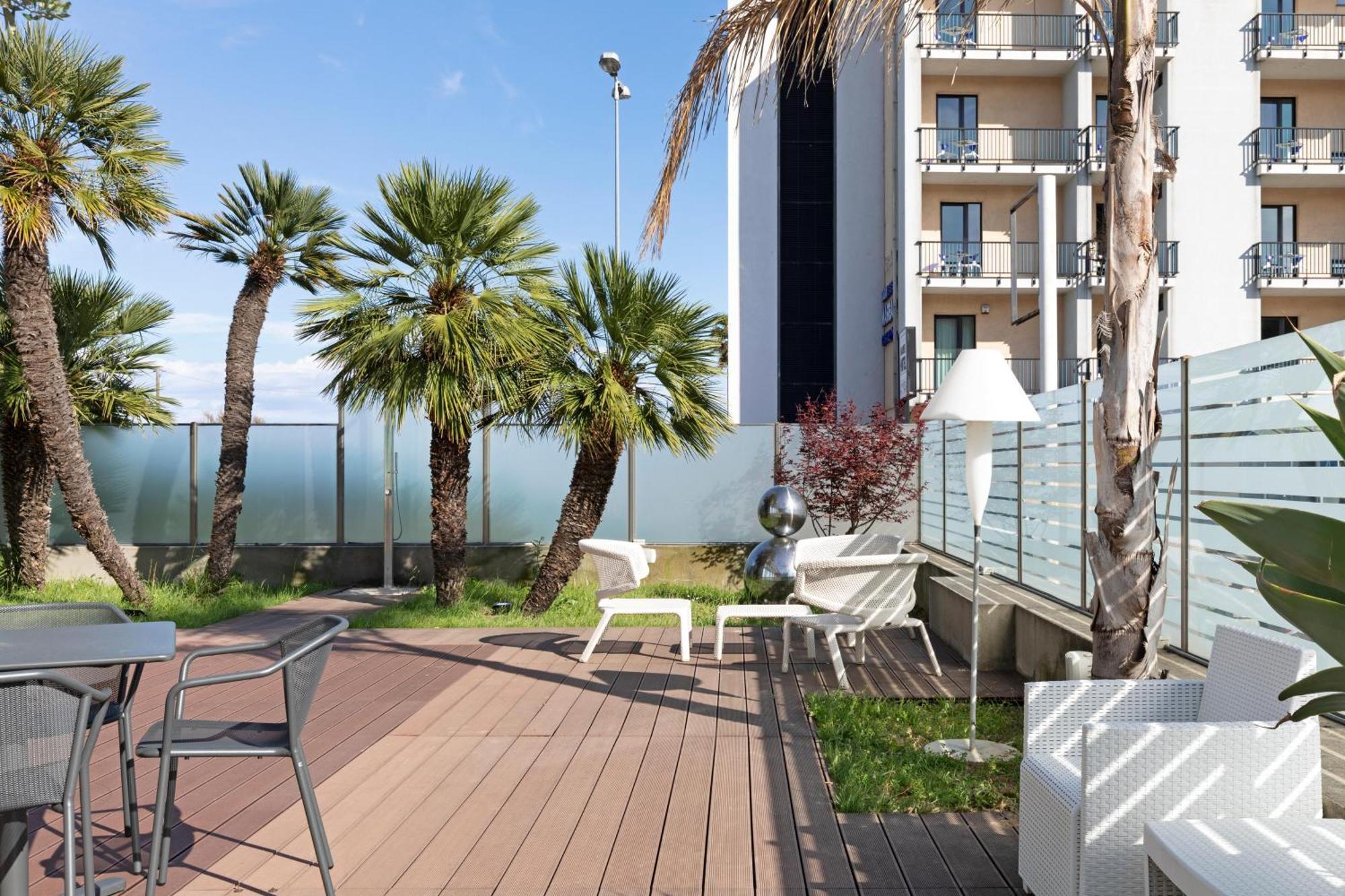 B&B Hotel Savona Exterior photo