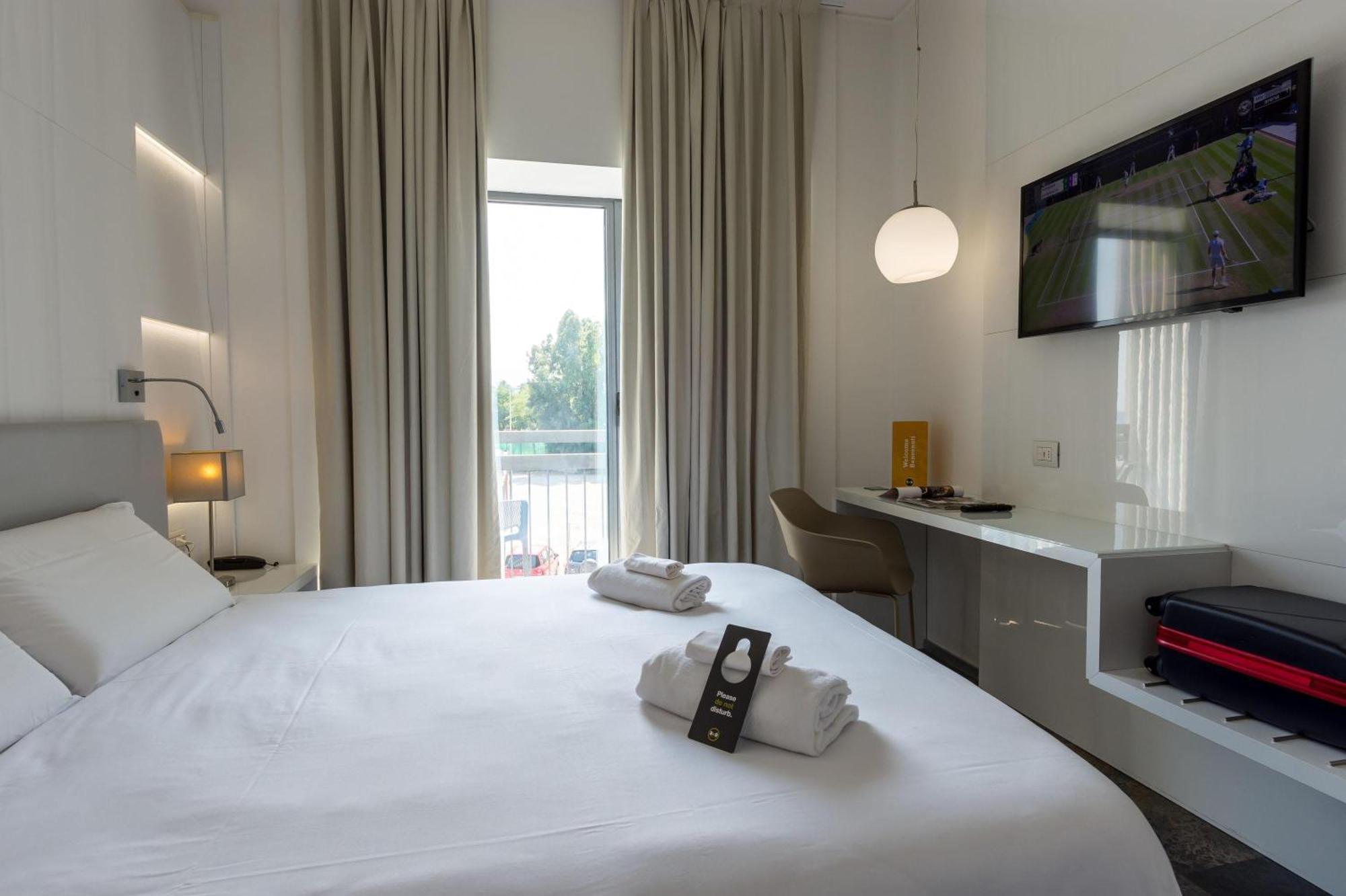 B&B Hotel Savona Exterior photo